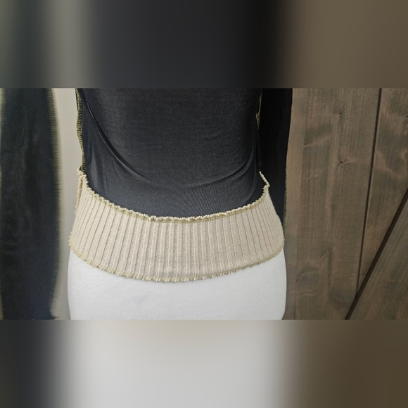 BLUE BLUSH fitted mesh long sleeve mock neck sweater trim top. Size small NWT - Picture 11 of 16